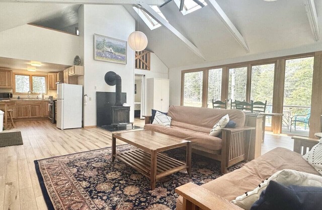 1 BR Home in Quiet Wooded Area in BH! [Art Studio]