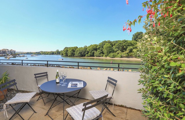 1 CRABSHELL QUAY, family friendly, with a garden in Kingsbridge