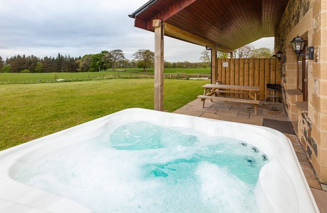 1 Eden Cottage - sleeps 8 guests in 3 bedrooms