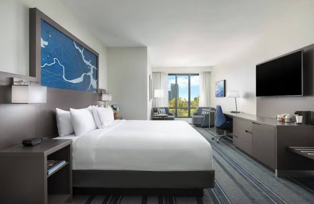 1 King at Courtyard Boston Cambridge - Walk to Cafes, Parks & Transit