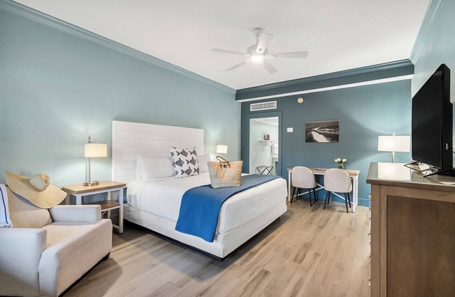 1 King Bed at Open Air Beachside Hotel