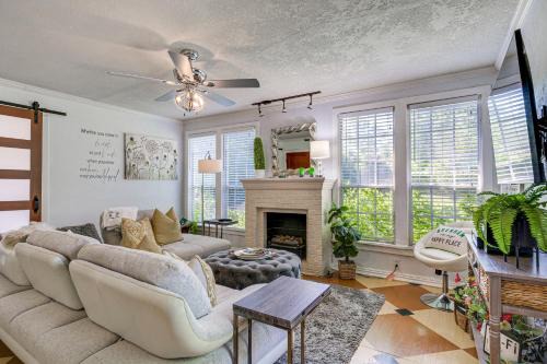 1 Mi to Dtwn Family-Friendly Brenham Bungalow!