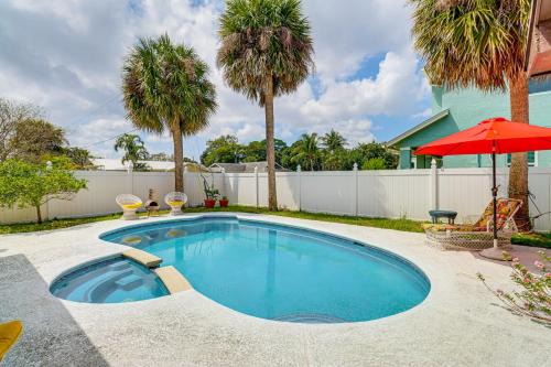1 Mi to Dtwn Stuart Bright Home with Pool and Spa!