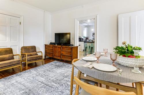 1 Mi to Needham Center Square Pet-Friendly Apt!