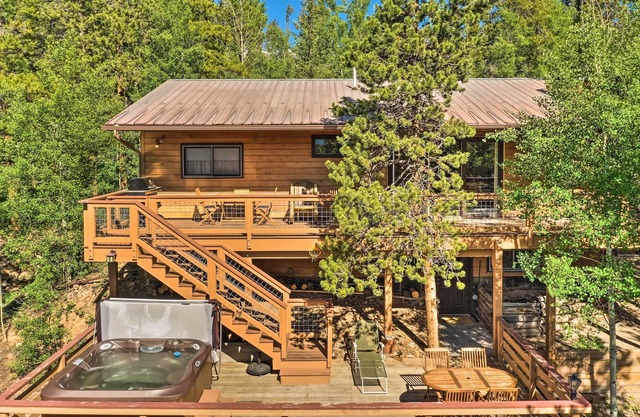 1 Mi to Peak 7: Home w/Hot Tub in Breckenridge!