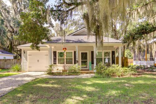 1 Mi to Riverfront Darien Family Home