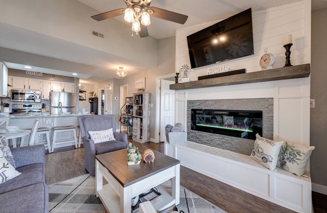 1 Mi to Silver Dollar City: Branson West Condo