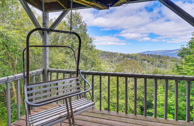 1 Mi to Slopes! Sugar Mountain Retreat w/Views
