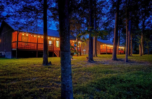 1 Mile from Dale Hollow Lake 4 Private Bedrooms Wifi Fire Pit Secluded