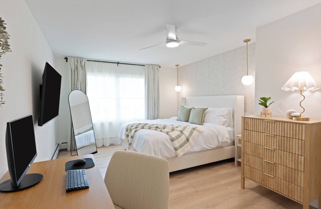 1 Min Walk to Bus Direct to NYC, Laundry, Parking, Deck, Modern, Newly Renovated