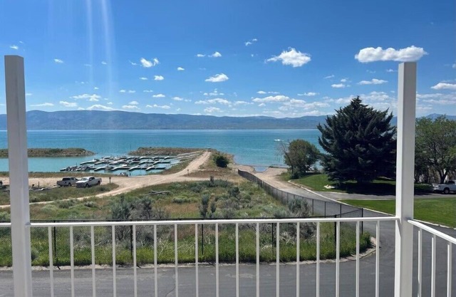 1-Min Walk to Private Beach, Lake Views, Pickleball, Gated Community!