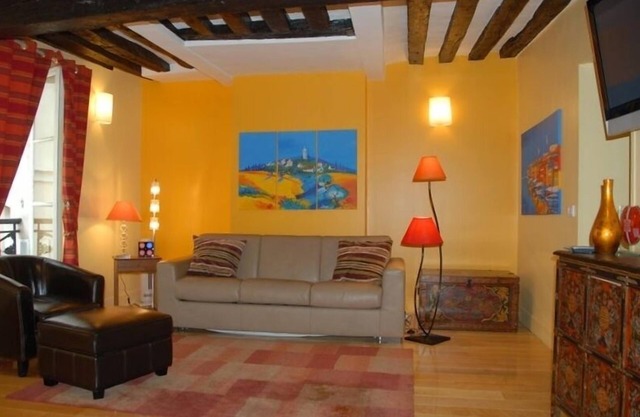 #1 Reviews! Air Con. Latin Quartr. Sleep 4. Hostess!