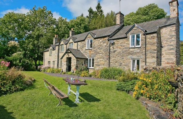 1 Tan-y-castell