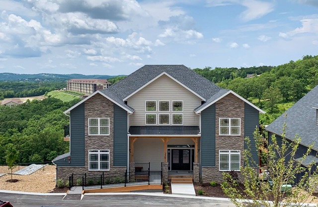 10 bedrooms w/Swim/Spa - In/outdoor community pool