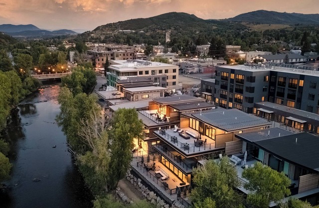 10 BR Luxury Riverside Retreat | Yampa Vista Grande