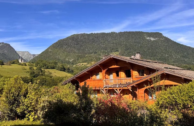 10 min from Lake Annecy, large, quiet chalet with view