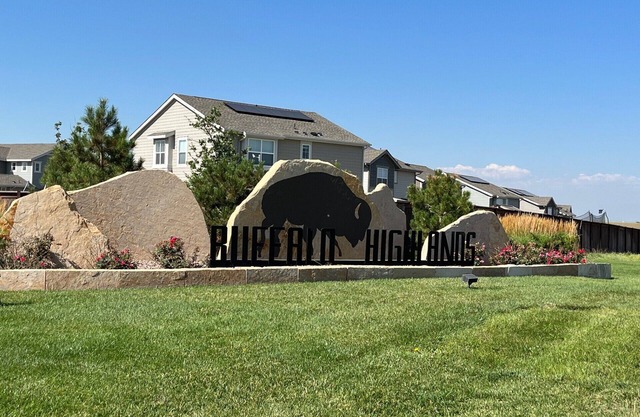 10 Mins from Denver International Airport- 2022 New Home