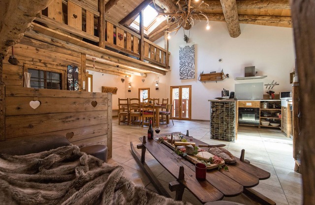 10 people Chalet 100m² mountain atmosphere, great great winter ski, hiking in summer
