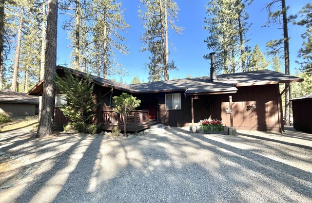 10 Pomo Trail - On the Creek!