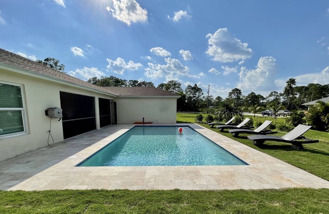 10 Sleeps, Brand new 5 bed-3 bath Villa w/new HEATED POOL, BBQ, 5mn Golf Course