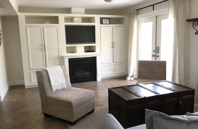 10 Wren Place , Rear Suite