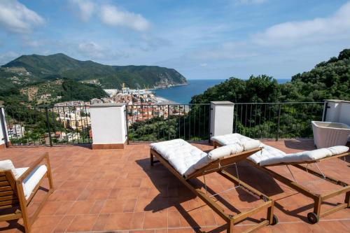 100b - VILLA Ginestra, ampia Terrazza 120m2 vista mare, 3 camere da letto