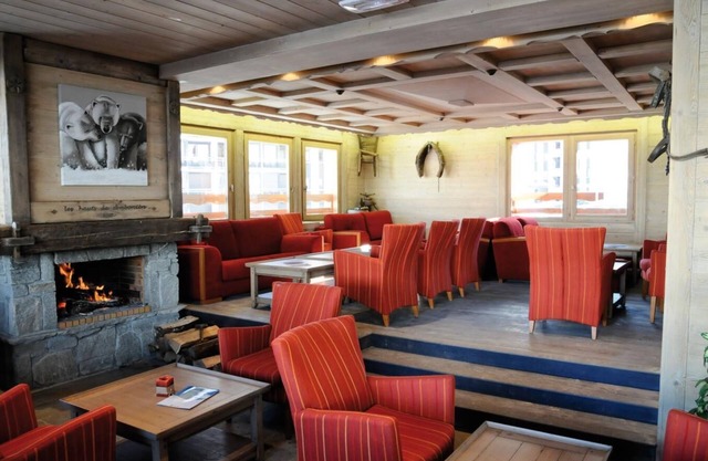 100m from ski slopes, fitness, swimming pool, sauna, hammam, balcony, tv, ski locker, 50m²