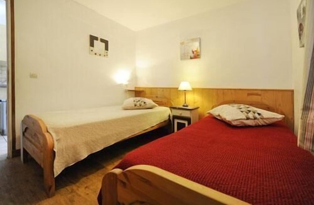 100m from ski slopes, 1st floor, sauna, balcony, parking, tv, ski locker, 60m², Les Menuires