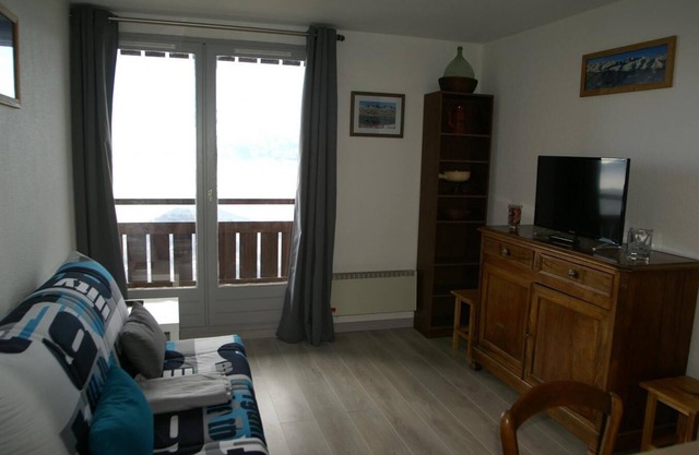 100m from resort center, balcony, parking, tv, ski locker, 43m², Les 7 Laux