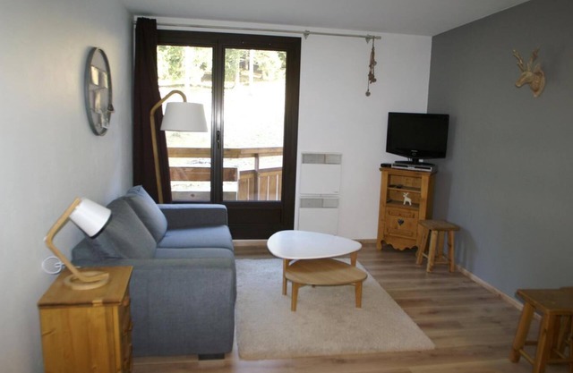 100m from resort center, balcony, parking, tv, ski locker, 28m², Les 7 Laux