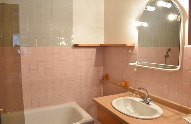 100m from ski slopes, 3rd floor, balcony, tv, ski locker, 41m², Méribel