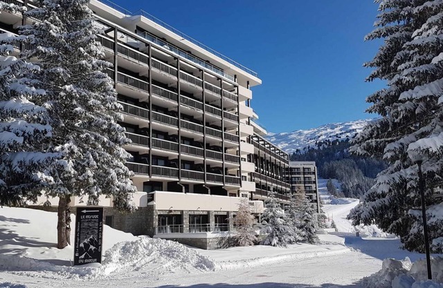 100m from ski slopes, 1st floor, swimming pool, sauna, terrace, tv, ski locker, 41m², Flaine