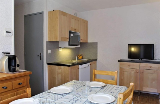 100m from ski slopes, 2nd floor, balcony, tv, ski locker, 34m², Risoul