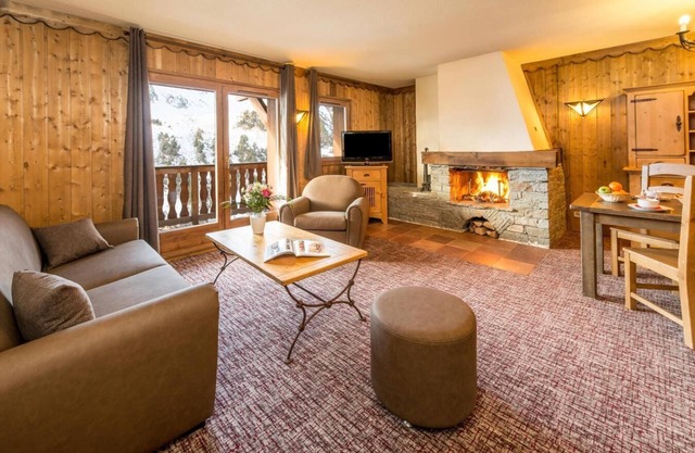 100m from ski slopes, fitness, swimming pool, sauna, balcony, fireplace or stove, tv, ski locker