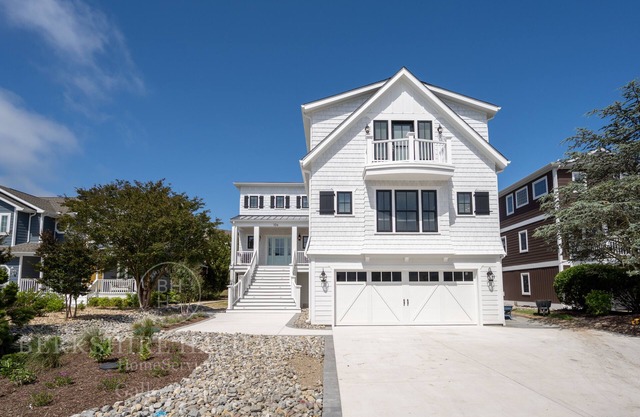 106 W Cape Shores Drive - Spacious, luxury home with water views/elevator