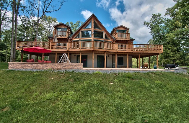 10BR 6BA, SLPS 28 50 ACRES BSK CT Putting Green Hot Tub Pool Table Tesla EV CHGR