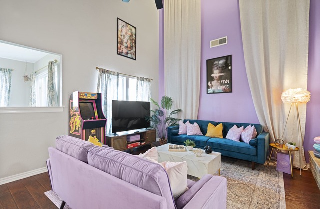 10min to SAT - Eclectic 4bd - McAlister Park Haven