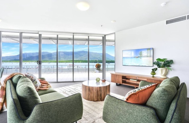 11 Harbour Lights- Luxury Waterfront 3BR Apartment | Ocean Views | Pool + Sauna