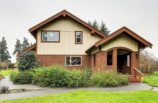 11 Mi to Olympic National Park: Home w/Deck!