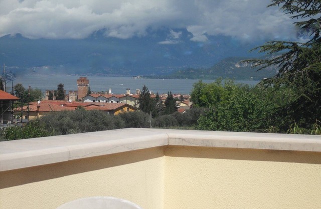 110 sq beautiful apartment with terrace overlooking the lake, pool and garden