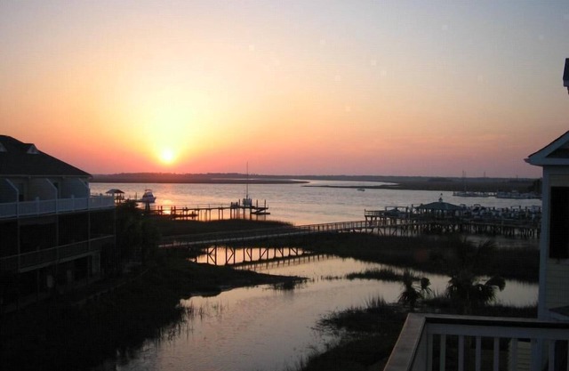 113 Waters Edge - Sunset Haven - Renovated Riverside Townhome - Pool & Fishing Pier