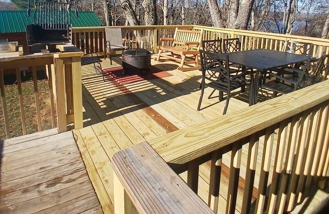 116) Robin Log Cabin. Close to Hocking Hills State Park and more!