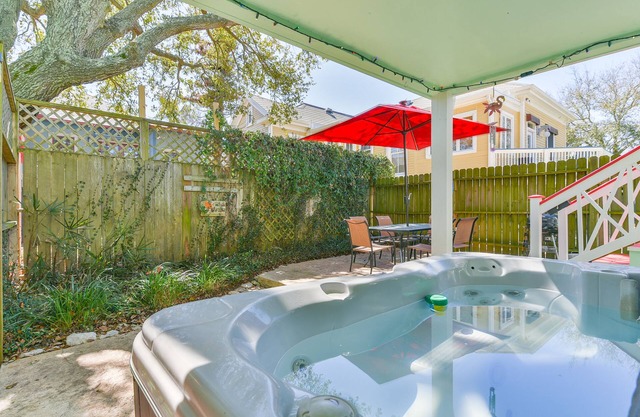 117 YO home in Historic District-Hot Tub-Bikes