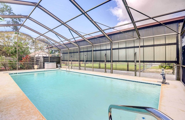 12 Mi to Beach: Cottage w/Pool in Bradenton