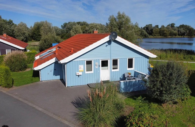 12 person family holiday home with sauna, whirlpool, two showers and toilets, wood-burning stove and canoe in 1st row to the lake with wonderful lake view in Otterndorf