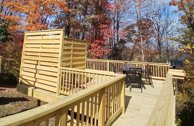 120) Vulture Log Cabin. Close to Hocking Hills State Park and more!