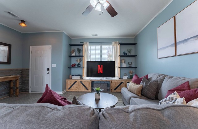 12Mins To Louisville, Gameroom, Patio&Grill - RusticElephant