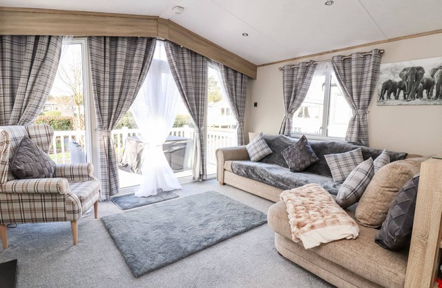 13 HARLECH COURT, pet friendly, country holiday cottage in Prestatyn