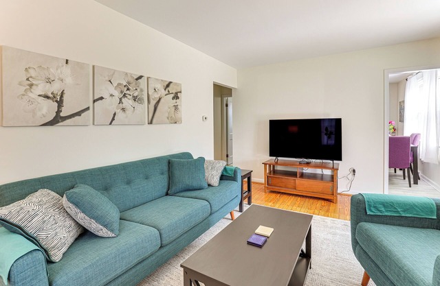 13 Mi to Downtown Baltimore: Quiet Home w/Porch