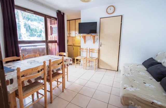 130m from ski slopes, 5th floor, balcony, parking, tv, ski locker, 35m², La Norma